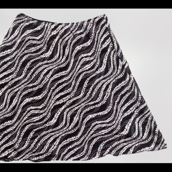 BEA CLASSICS - BLACK SKIRT SIZE PL (PETITE MEDIUM) - Picture 2 of 9